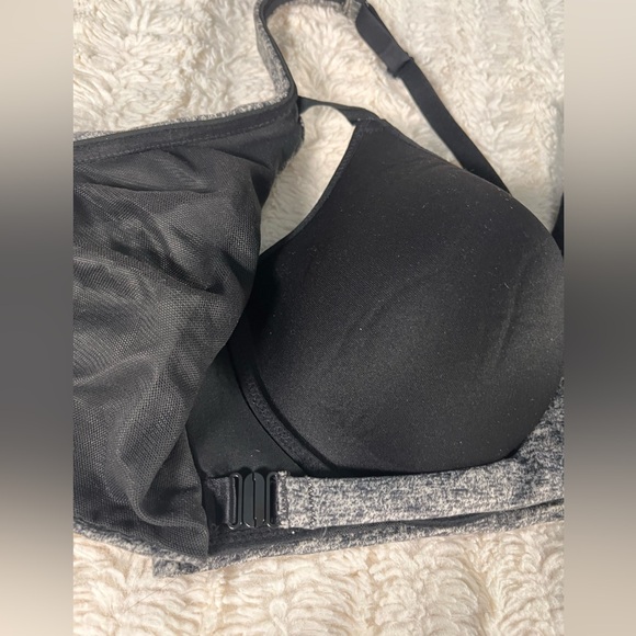 Victoria’s Secret VSX Sports Bra 34C - Picture 5 of 7